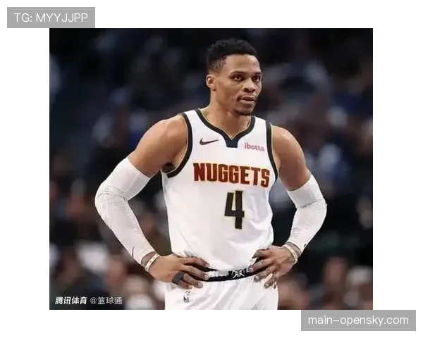 -威少踩爆场边啤酒杯，尴尬瞬间冲上社交媒体热搜-