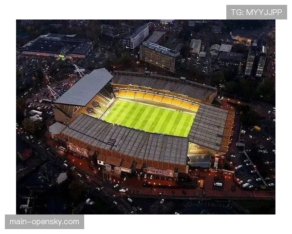 战地通讯：莫利纽克斯球场的终场哨声，狼队球迷庆祝关键胜利